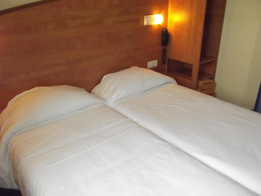Armony Hotel Bourg-Achard Szoba fotó