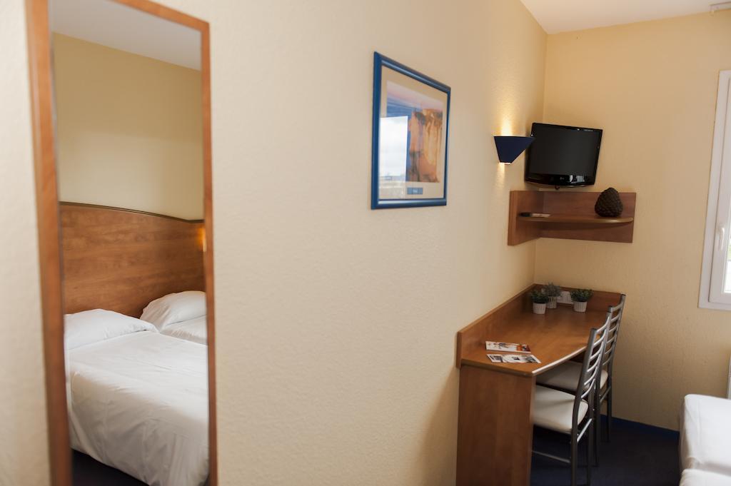 Armony Hotel Bourg-Achard Kültér fotó